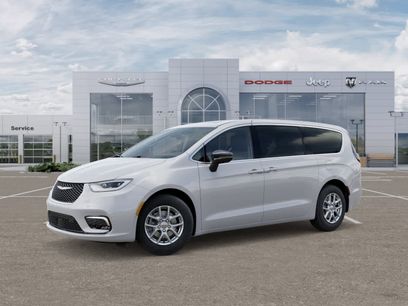 New 2025 Chrysler Pacifica Select w/ Uconnect Theater Family Group