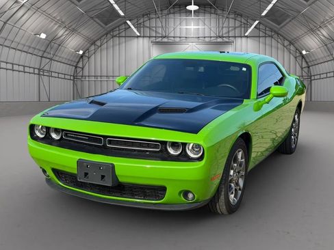 Used 2017 Dodge Challenger GT w/ Driver Convenience Group image 3