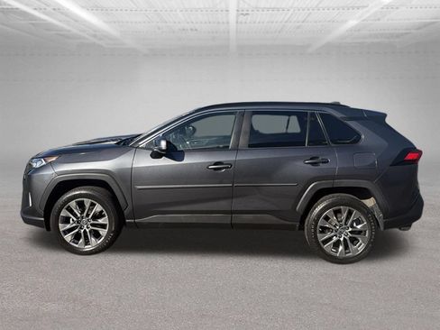 Used 2019 Toyota RAV4 XLE Premium w/ Cold Weather Package AWD/4WD image 7