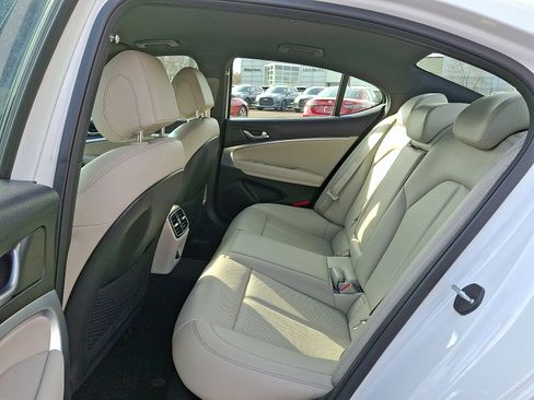 Used 2023 Genesis G70 2.0T image 10