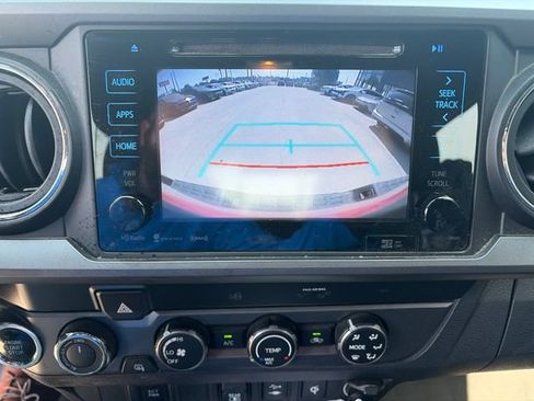 Used 2019 Toyota Tacoma TRD Off-Road AWD/4WD image 9