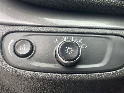 Used 2020 Buick Encore Preferred FWD image 17