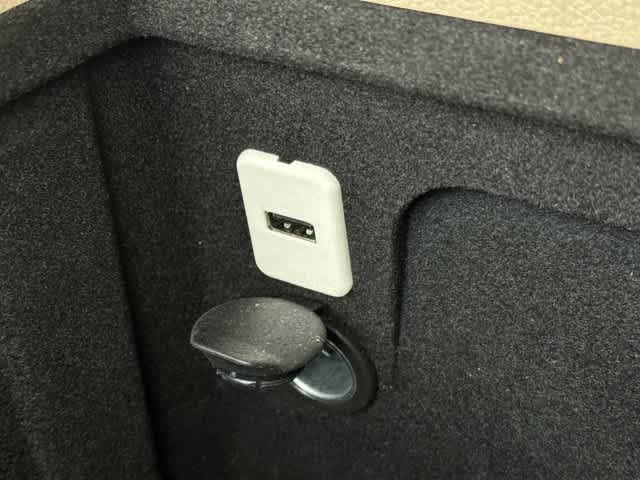 Used 2013 Chevrolet Tahoe LTZ RWD image 27