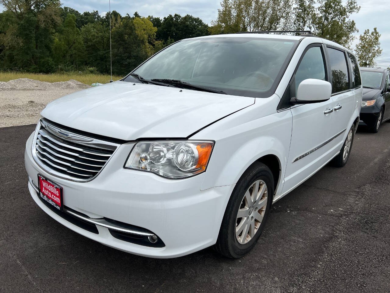 Used 2015 Chrysler Town & Country Touring w/ Driver Convenience Group FWD image 1
