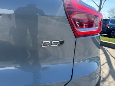 Used 2025 Volvo XC40 B5 Plus AWD/4WD image 10