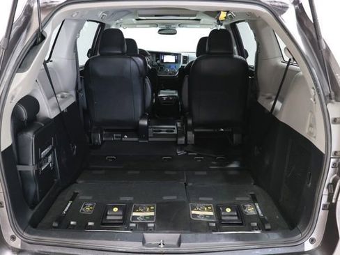 Used 2017 Toyota Sienna SE Premium FWD image 38