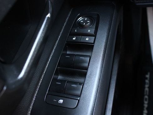 Used 2024 Toyota Tacoma SR5 AWD/4WD image 22