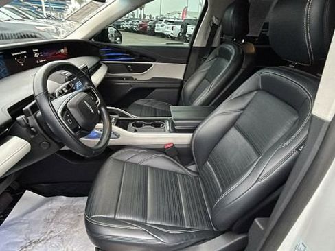 Used 2024 Lincoln Nautilus Reserve image 17