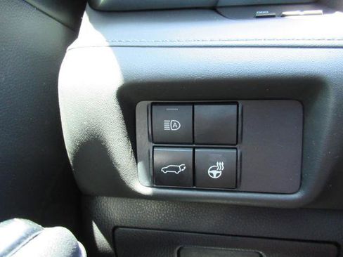 Used 2021 Toyota Highlander Limited FWD image 22