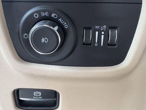 Used 2025 Jeep Grand Cherokee Limited AWD/4WD image 25