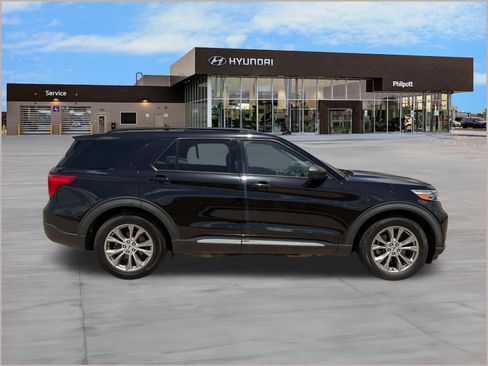 Used 2021 Ford Explorer XLT w/ Equipment Group 202A RWD image 8