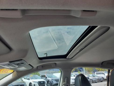 Certified 2025 Nissan Sentra SR w/ SR Premium Package image 18