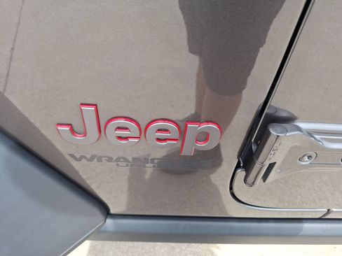 Used 2021 Jeep Wrangler Unlimited Rubicon AWD/4WD image 12