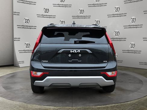 Used 2025 Kia Niro LX image 4