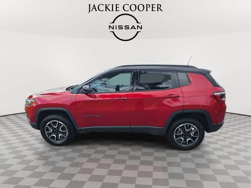 Used 2025 Jeep Compass Trailhawk AWD/4WD image 8