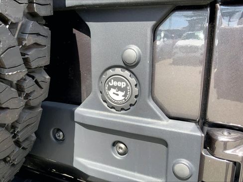 Used 2023 Jeep Wrangler Rubicon AWD/4WD image 32