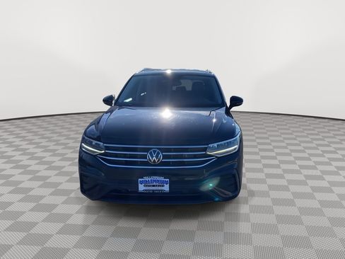 Used 2022 Volkswagen Tiguan SE image 2