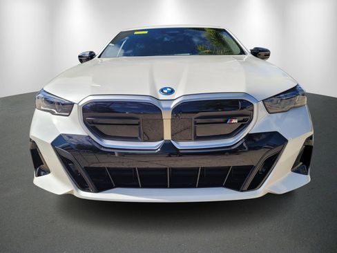 Used 2025 BMW i5 M60 w/ Premium Package image 2