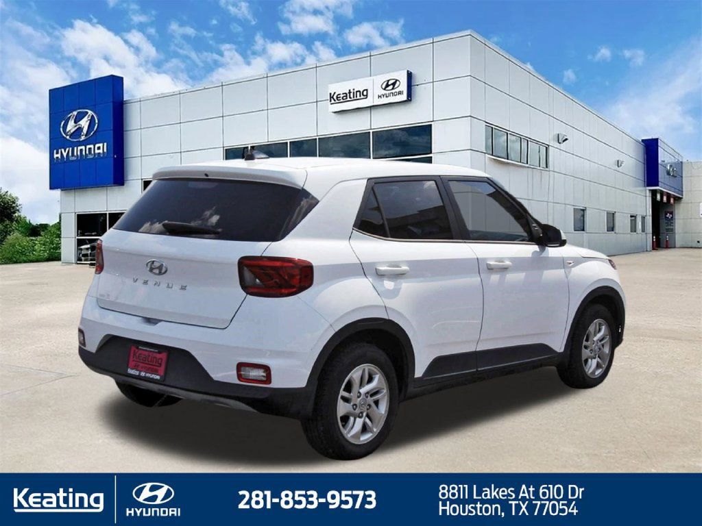 Used 2021 Hyundai Venue SE FWD image 5