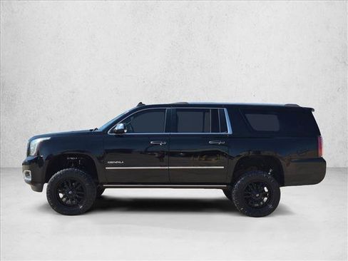 Used 2019 GMC Yukon XL Denali w/ Denali Ultimate Package AWD/4WD image 9