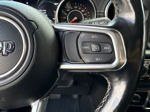 Used 2020 Jeep Gladiator Overland AWD/4WD image 13