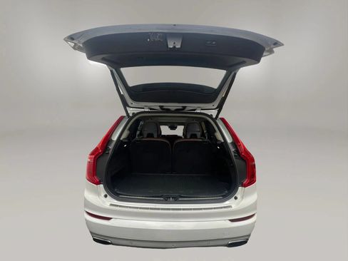 Used 2020 Volvo XC90 T6 Momentum w/ Protection Package Premier AWD/4WD image 9