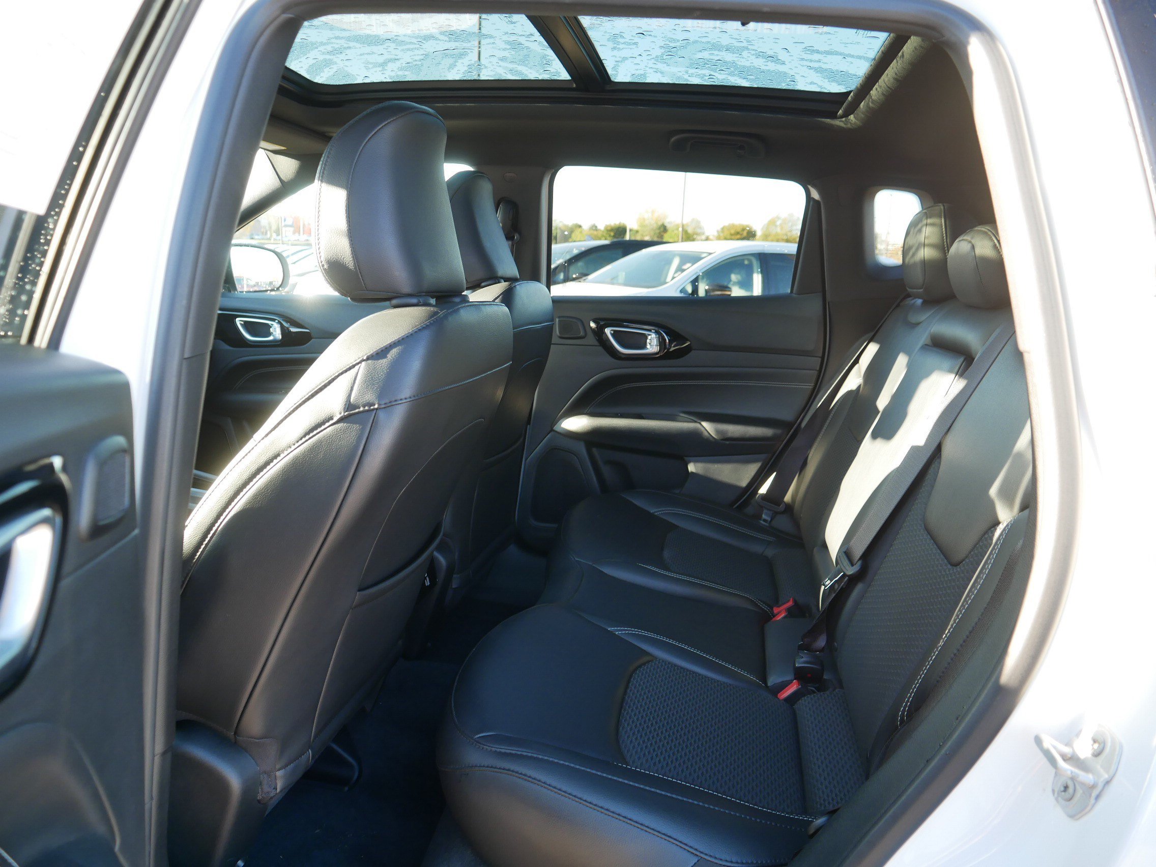 Used 2023 Jeep Compass Latitude w/ Sun and Sound Group AWD/4WD image 35