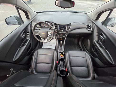 Used 2021 Chevrolet Trax LT w/ Premium Seat Package AWD/4WD image 25