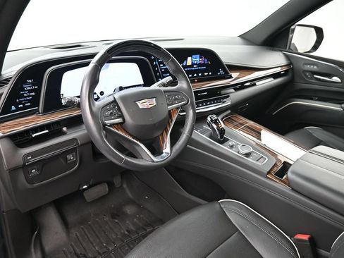 Used 2024 Cadillac Escalade ESV Premium Luxury RWD image 4
