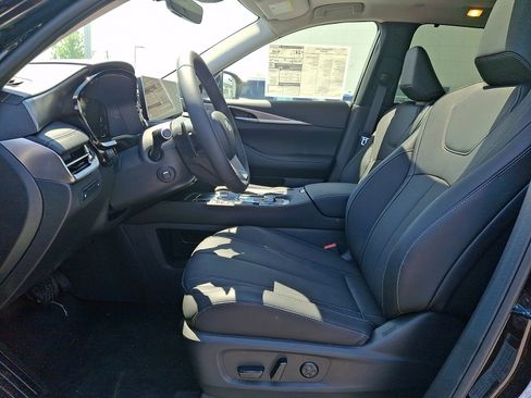 New 2026 INFINITI QX60 Luxe w/ Family Package AWD/4WD image 9