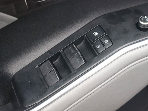 Used 2021 Toyota Highlander Limited AWD/4WD image 15