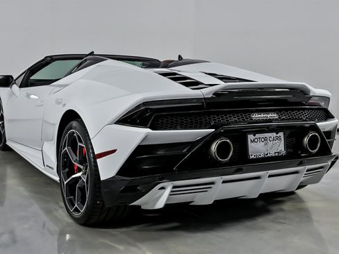 Used 2020 Lamborghini Huracan EVO image 10