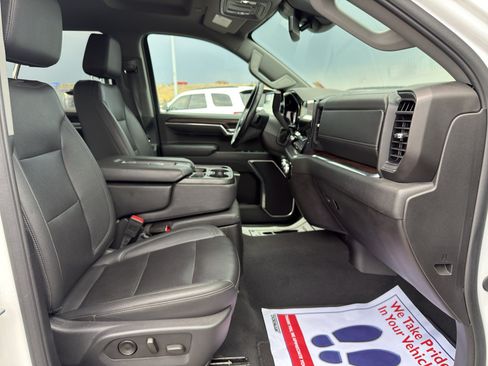 Used 2025 GMC Sierra 1500 SLT AWD/4WD image 14
