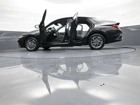Certified 2024 Hyundai Elantra SEL FWD image 48