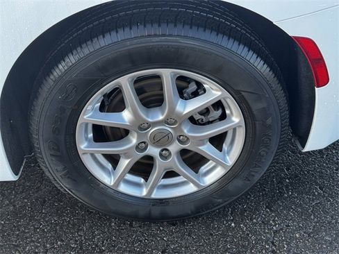 Certified 2024 Chrysler Pacifica Touring-L image 11