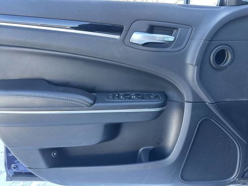 Used 2018 Chrysler 300 S w/ 300S Premium Group image 33