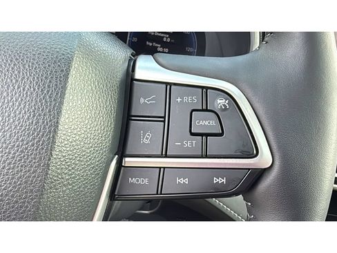 Certified 2024 Toyota Highlander Limited AWD/4WD image 30