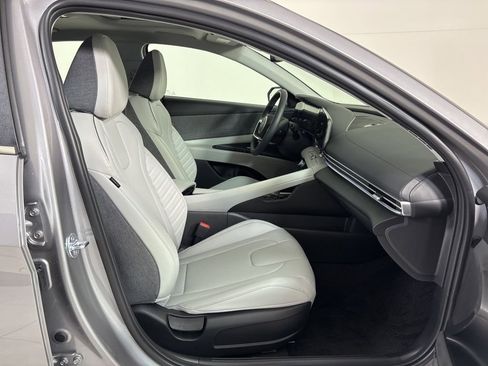 New 2026 Hyundai Elantra Limited image 12