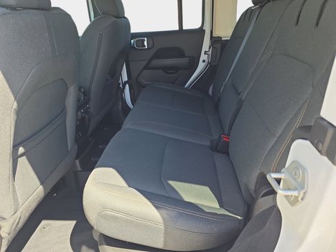 Used 2025 Jeep Wrangler Unlimited Sahara AWD/4WD image 11