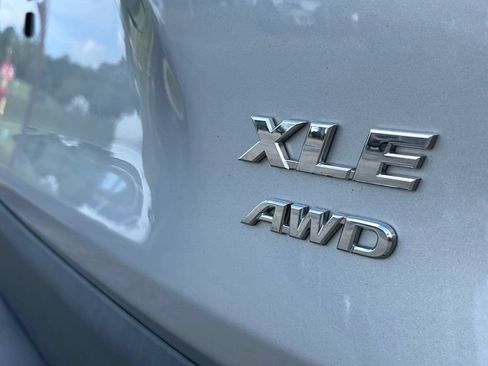 Used 2022 Toyota RAV4 XLE AWD/4WD image 9