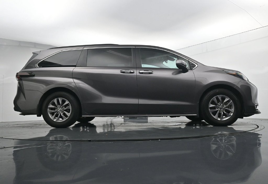 Used 2023 Toyota Sienna XLE w/ XLE Plus Package AWD/4WD image 24