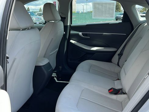 Used 2025 Hyundai Sonata SEL FWD image 12