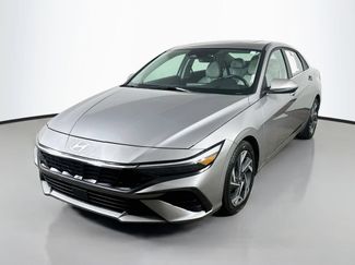 Used 2025 Hyundai Elantra Limited FWD video 3