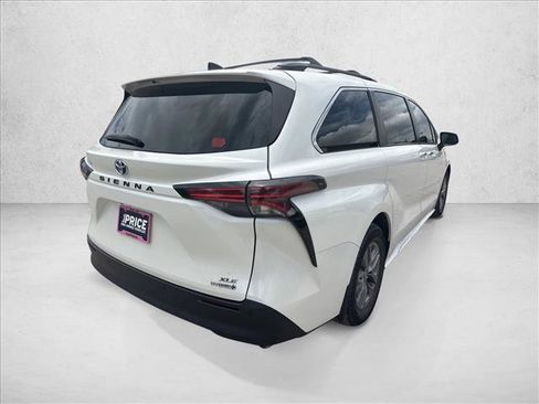 Used 2021 Toyota Sienna XLE FWD image 5