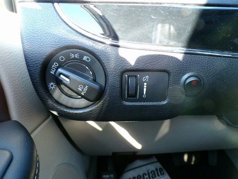 Used 2018 Dodge Grand Caravan SXT w/ Rear Park Assist Package image 21