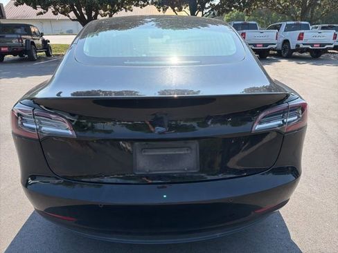 Used 2018 Tesla Model 3 Mid Range image 4