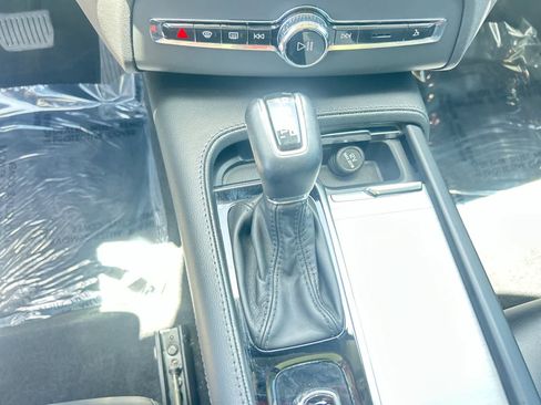 Used 2022 Volvo XC90 T5 Momentum w/ Climate Package FWD image 18