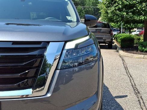 Certified 2025 Nissan Pathfinder S AWD/4WD image 11