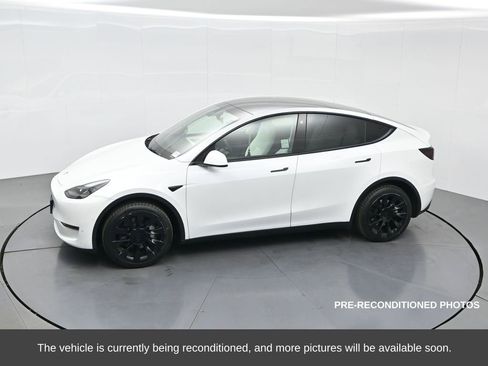 Used 2022 Tesla Model Y Long Range image 52