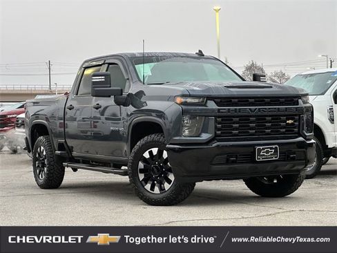 Used 2020 Chevrolet Silverado 2500 Custom w/ Custom Value Package image 2